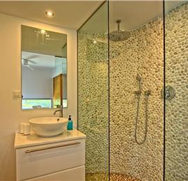 5 bedroom luxury villa with infinity pool, sea views and tennis court near Chania, sleeps 10